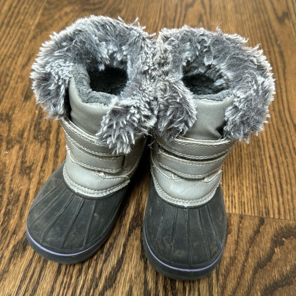 Joe fresh Snow boots size 8 - Picture 1 of 1